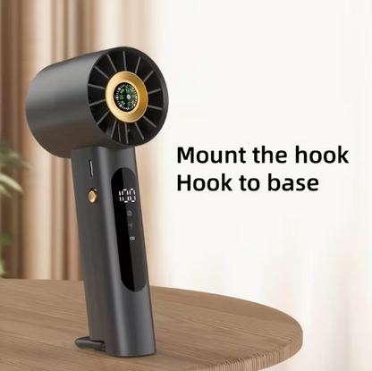 COOLGO Prenosný mini ventilátor USB do ruky so 100 nastaviteľnými rýchlosťami, turbo zosilnením a digitálnym displejom, vstavaný kompas vhodný pre vonkajšie použitie, kempovanie, cestovanie, USB chladiaci ventilátor
